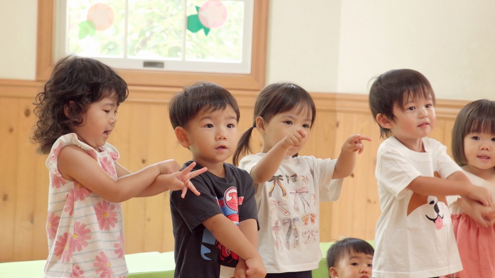 8:45～ 園児の床磨き 100回程を目標に行う